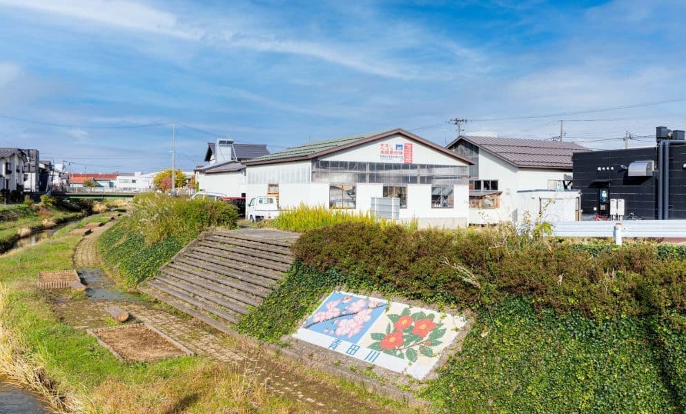 新潟県上越市の自動車鈑金塗装工場「東亜自動車工業」 創業60年の実績が物語る高い技術力と豊富な経験とノウハウを持ったプロ集団。 損害保険会社指定修理工場です。自動車の鈑金・塗装・修理・など何でもお任せください。